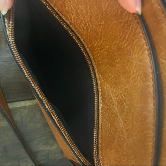 Sam & Hadley Crossbody like new - Picture 7 of 10